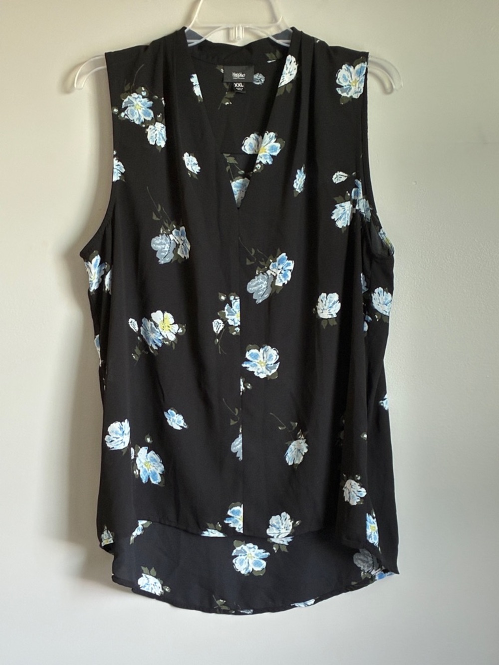 Mossimo Supply Co. Black Sleeveless V-Neck Blouse with Light Blue Floral Print